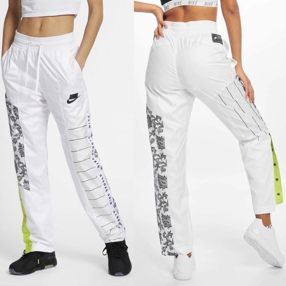 Nike Pants - Nike Women's Woven Track Trousers
Sweats Pants Joggers White/Black Size …